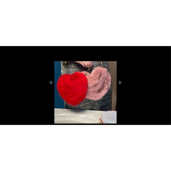 Fuzzy heart shaped gold chain, pocket book with front zipper . - Picture 7 of 11